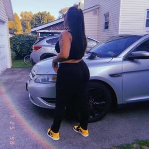 Meet your Posher, Emilie